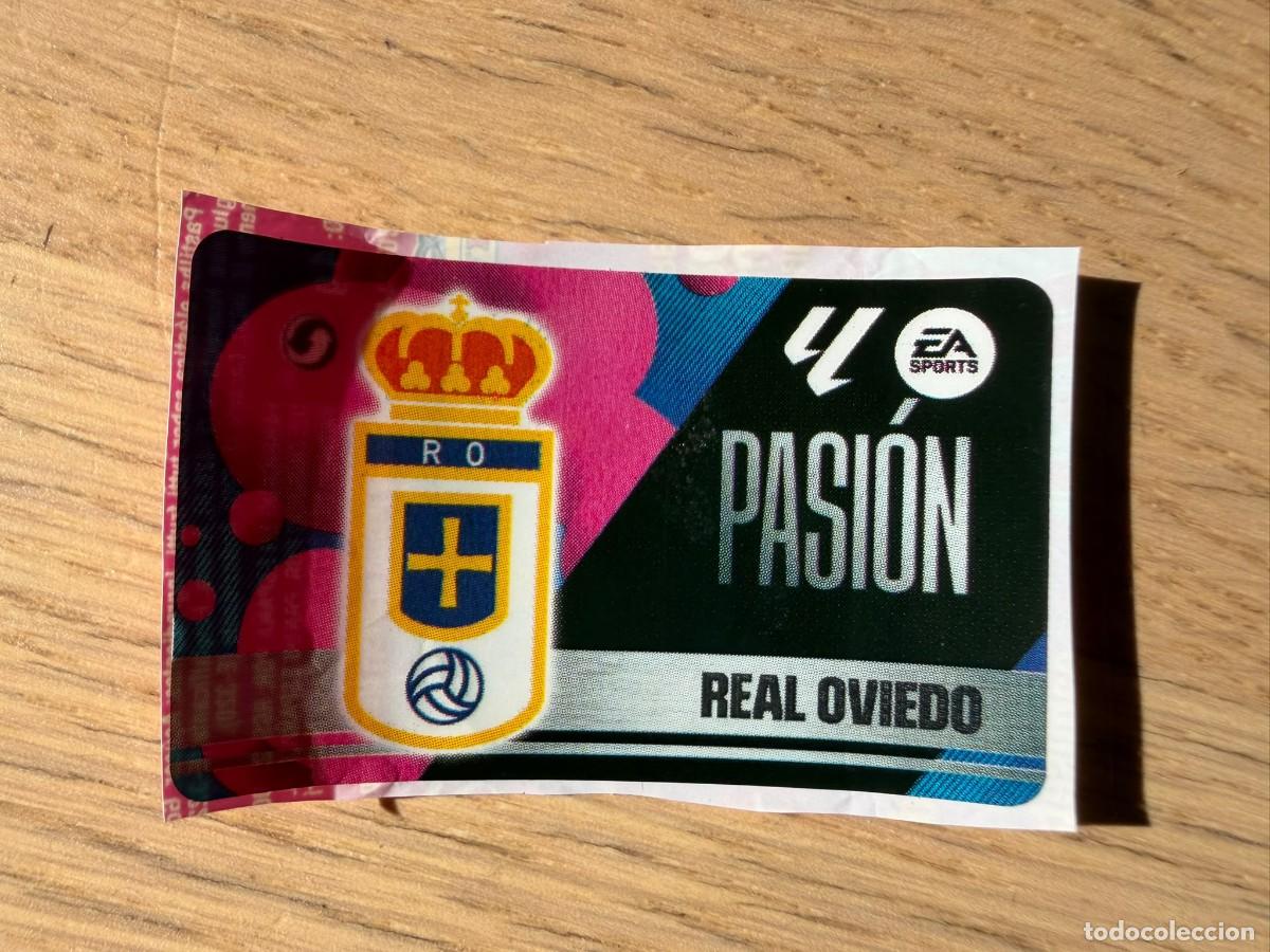 Cromos de f&uacute;tbol: ESCUDO REAL OVIEDO PASION 25 26 2025 2026 LIGA EA SPORTS CHICLES CHICLE ESTE SIN PEGAR