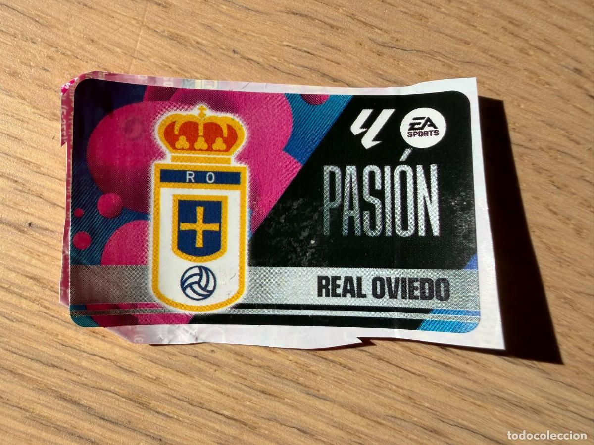 Cromos de f&uacute;tbol: ESCUDO REAL OVIEDO PASION 25 26 2025 2026 LIGA EA SPORTS CHICLES CHICLE ESTE SIN PEGAR