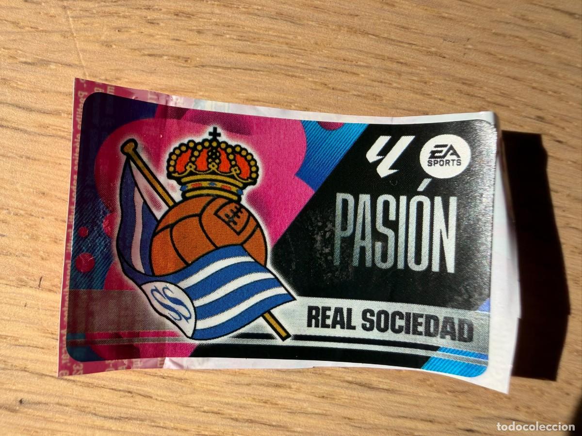 Cromos de f&uacute;tbol: ESCUDO REAL SOCIEDAD PASION 25 26 2025 2026 LIGA EA SPORTS CHICLES CHICLE ESTE SIN PEGAR