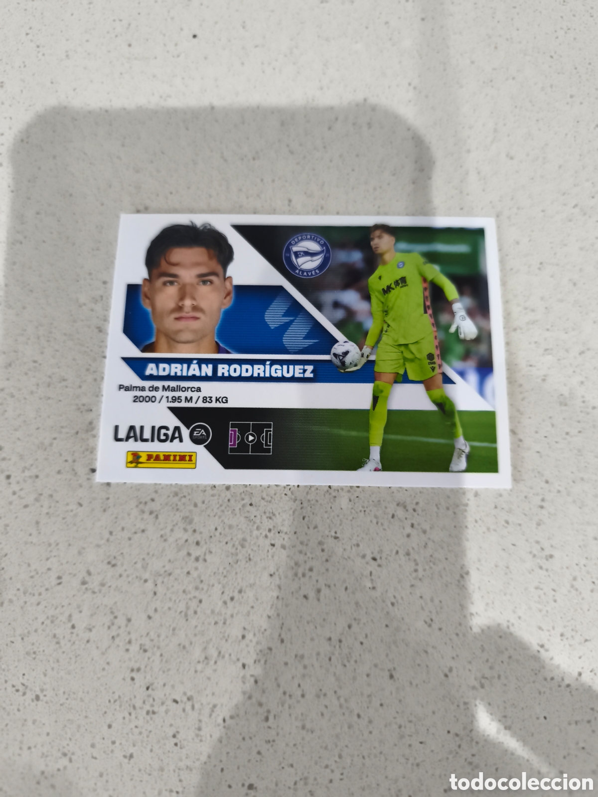 Figurine di Calcio: CROMO N&Uacute;MERO 4 ADRI&Aacute;N RODR&Iacute;GUEZ ALAV&Eacute;S. LIGA ESTE 26/27. PANINI. TERCERA EDICI&Oacute;N EDICI&Oacute;N.
