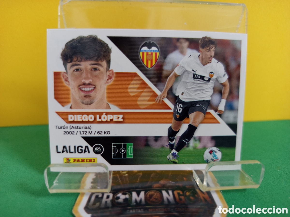 Cartes &agrave; collectionner de Football: ❇️ CROMO ⚽ 18.- DIEGO L&Oacute;PEZ (VALENCIA) - COLECCIONES ESTE 2026/27 (PANINI) ❇️