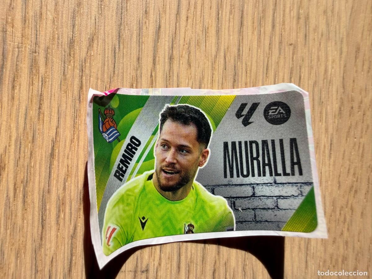 Figurine di Calcio: MURALLA REMIRO REAL SOCIEDAD 25 26 2025 2026 LIGA EA SPORTS CHICLES CHICLE ESTE SIN PEGAR