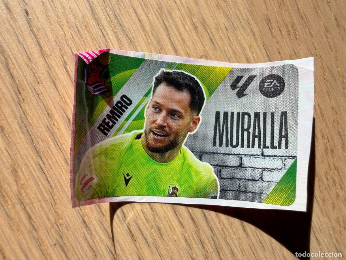 Figurine di Calcio: MURALLA REMIRO REAL SOCIEDAD 25 26 2025 2026 LIGA EA SPORTS CHICLES CHICLE ESTE SIN PEGAR