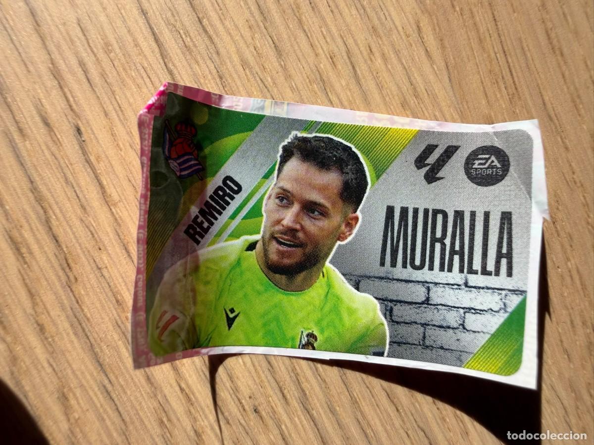 Figurine di Calcio: MURALLA REMIRO REAL SOCIEDAD 25 26 2025 2026 LIGA EA SPORTS CHICLES CHICLE ESTE SIN PEGAR