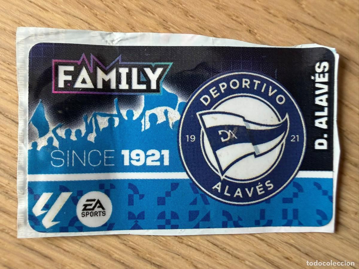 Cromos de f&uacute;tbol: ESCUDO FAMILY ALAVES 24 25 2024 2025 LIGA EA SPORTS CHICLES CHICLE ESTE SIN PEGAR