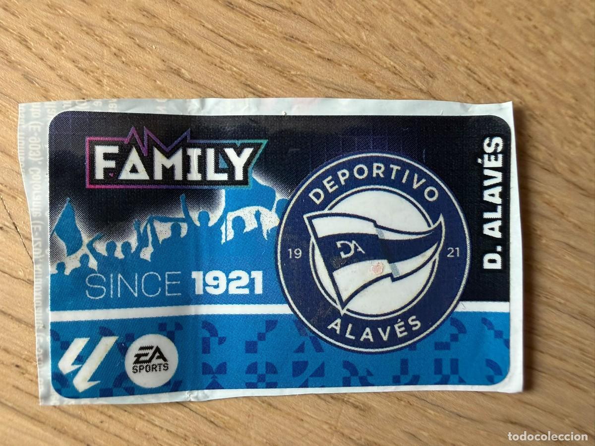 Cromos de f&uacute;tbol: ESCUDO FAMILY ALAVES 24 25 2024 2025 LIGA EA SPORTS CHICLES CHICLE ESTE SIN PEGAR