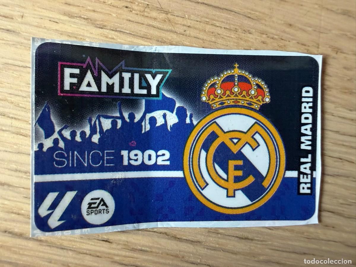 Figurine di Calcio: ESCUDO FAMILY REAL MADRID 24 25 2024 2025 LIGA EA SPORTS CHICLES CHICLE ESTE SIN PEGAR