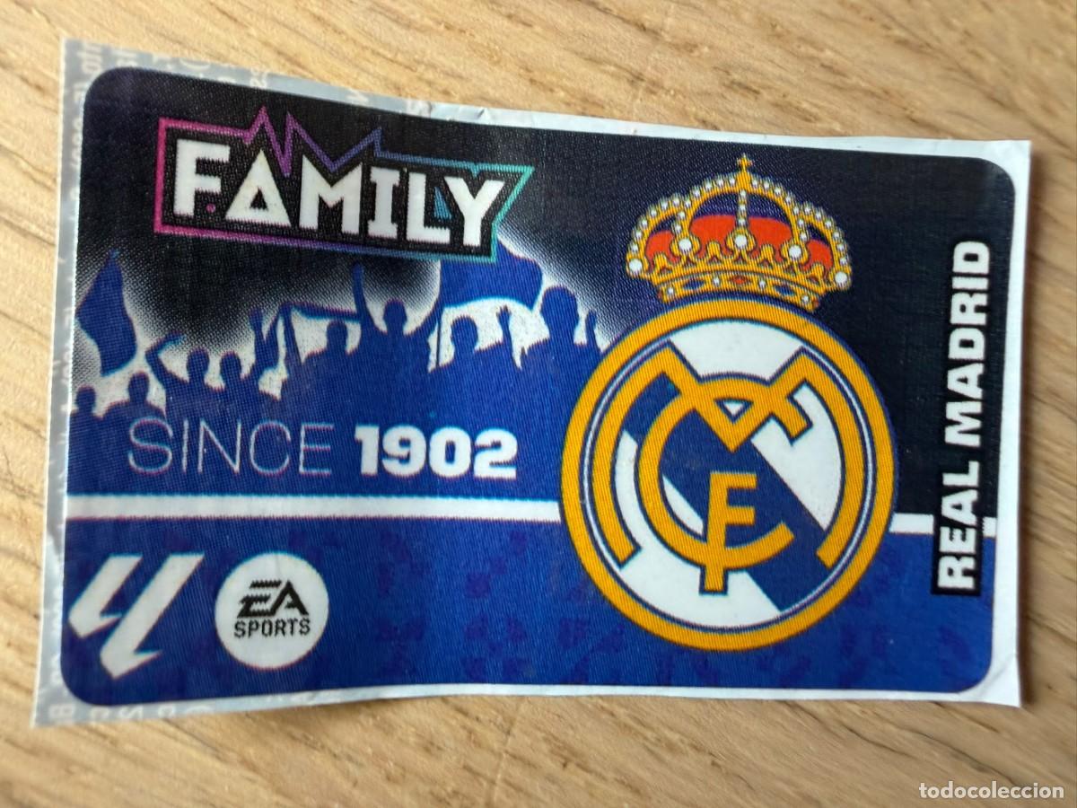 Figurine di Calcio: ESCUDO FAMILY REAL MADRID 24 25 2024 2025 LIGA EA SPORTS CHICLES CHICLE ESTE SIN PEGAR