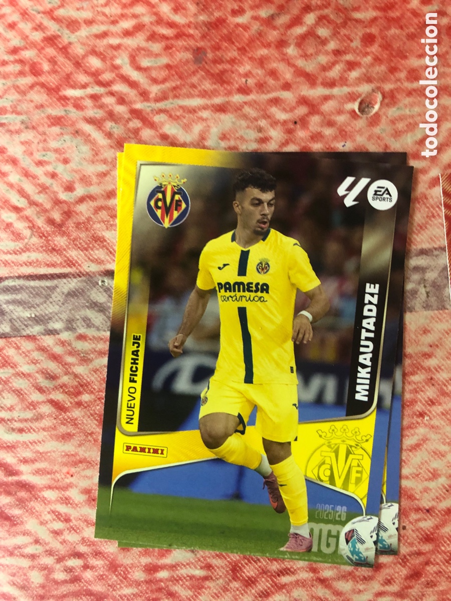 Cromos de f&uacute;tbol: Mikautadze nuevo fichaje n&uacute;mero 499 del Villarreal Megacracks 25-26 2025-2026