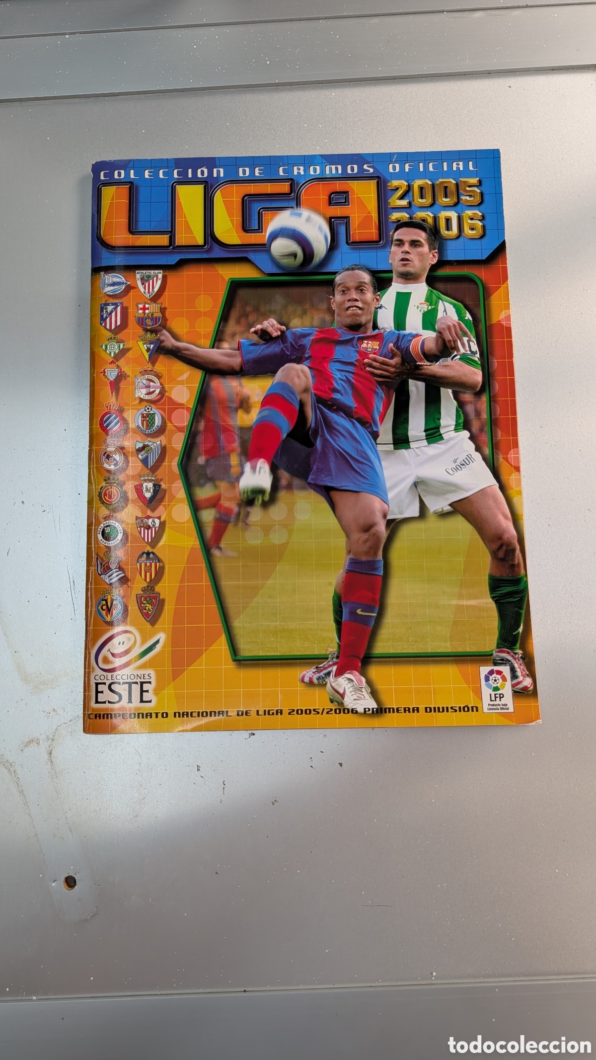 Cromos de f&uacute;tbol: ALBUM LIGA ESTE 2005/06 05 06 BASTANTE COMPLETO CON 24 FICHAJES EN BUEN ESTADO GENERAL