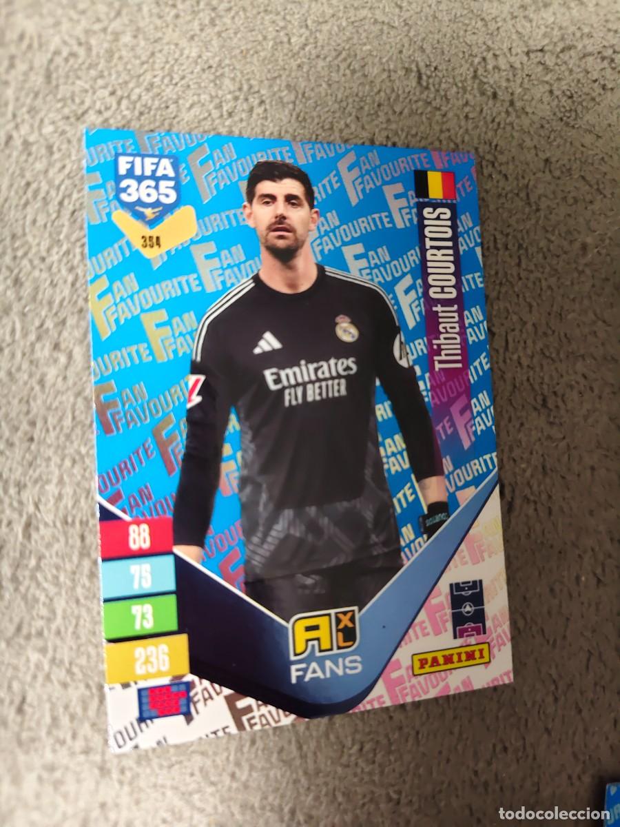 Cromos de f&uacute;tbol: 354 PARALELA AZUL 365 ADRENALYN 26 27 COURTOIS REAL MADRID FAN FAVOURITE 2026 2027 FIFA PANINI AAV