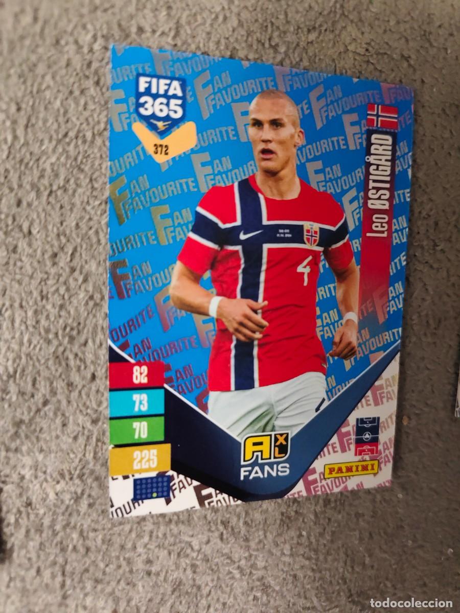 Cromos de f&uacute;tbol: 372 PARALELA AZUL 365 ADRENALYN 26 27 LEO &Oslash;STIG&Aring;RD NORUEGA FAN FAVOURITE 2026 2027 FIFA PANINI AAV