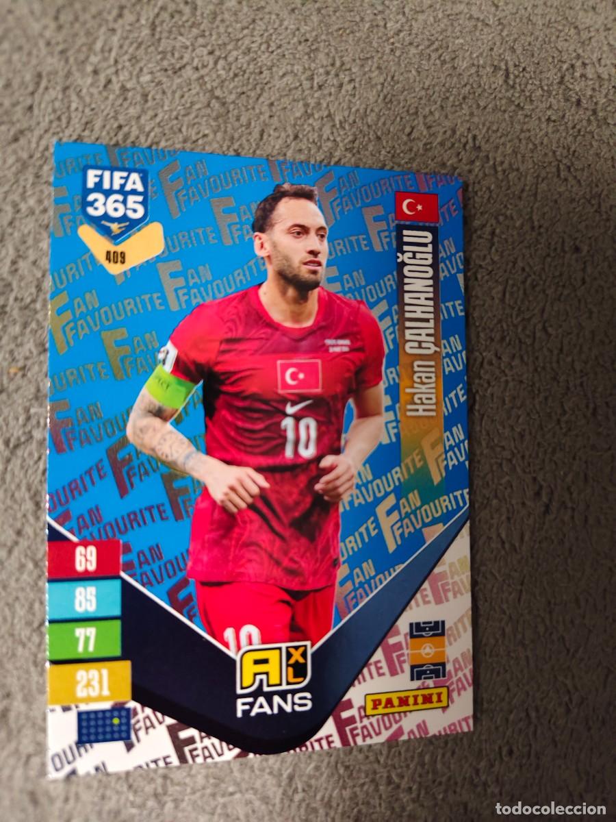 Cromos de f&uacute;tbol: 409 PARALELA AZUL 365 ADRENALYN 26 27 &Ccedil;ALHANOĞLU TURQU&Iacute;A FAN FAVOURITE 2026 2027 FIFA PANINI AAV