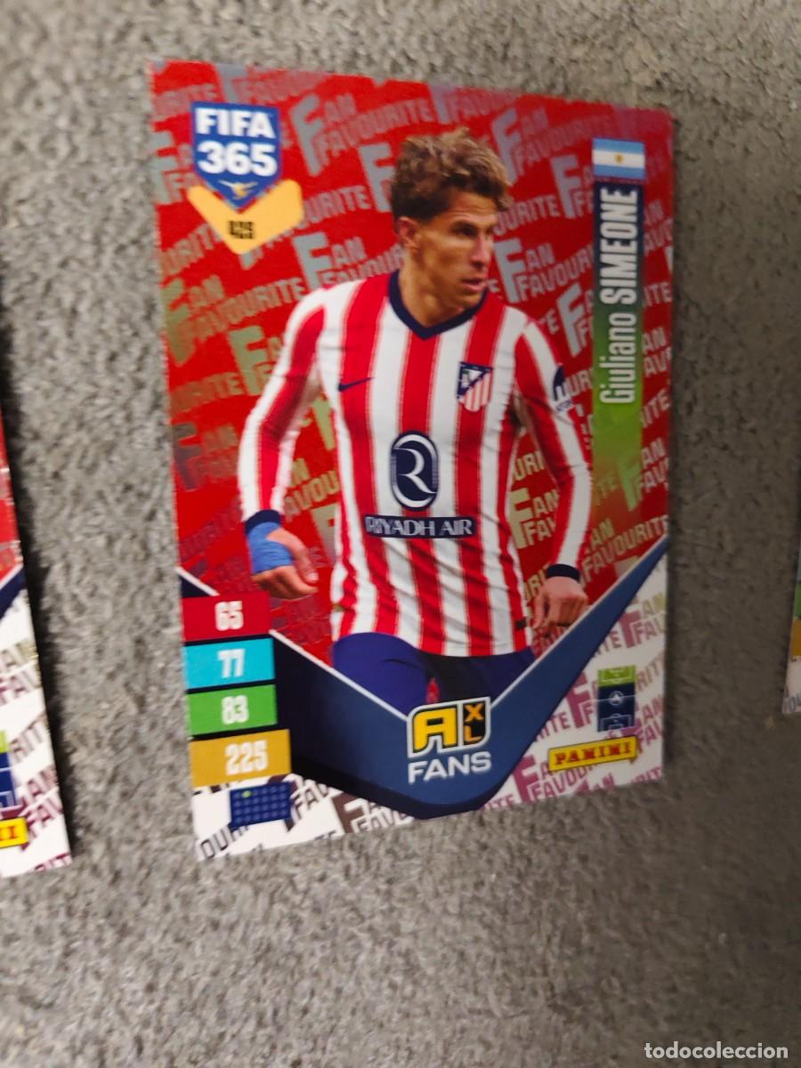 Cromos de Futebol: 425 PARALELA ROJA 365 ADRENALYN 26 27 GIULIANO SIMEONE ATL&Eacute;TICO MADRID FAN FAVOURITE 2026 2027 FIFA
