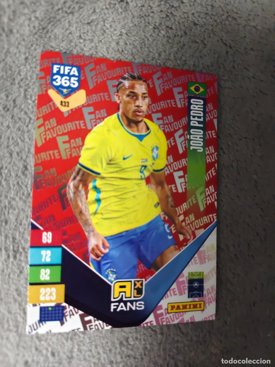 Cromos de Futebol: 433 PARALELA ROJA 365 ADRENALYN 26 27 JO&Atilde;O PEDRO BRASIL FAN FAVOURITE 2026 2027 FIFA PANINI AAV