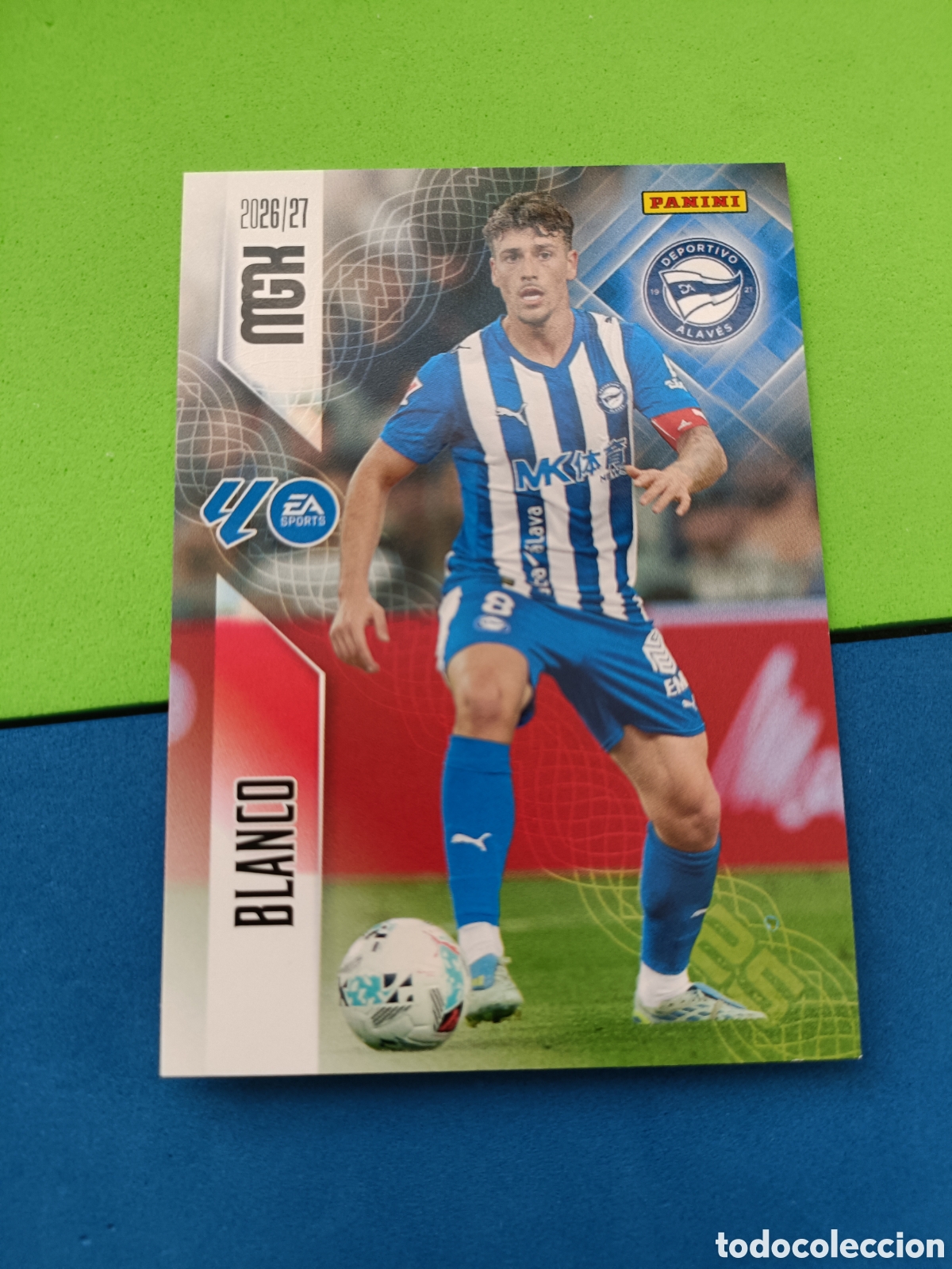 Fu&szlig;ball-Sticker: PANINI 2026 2027 MGK MEGACRACKS 25 Aniversario - Alav&eacute;s 28 Blanco