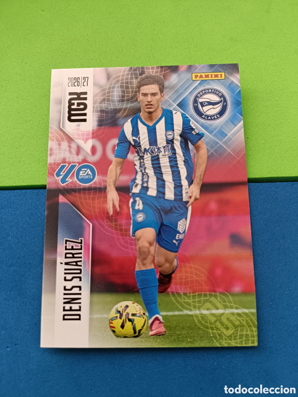 Cromos de f&uacute;tbol: PANINI 2026 2027 MGK MEGACRACKS 25 Aniversario - Alav&eacute;s 32 Denis Su&aacute;rez