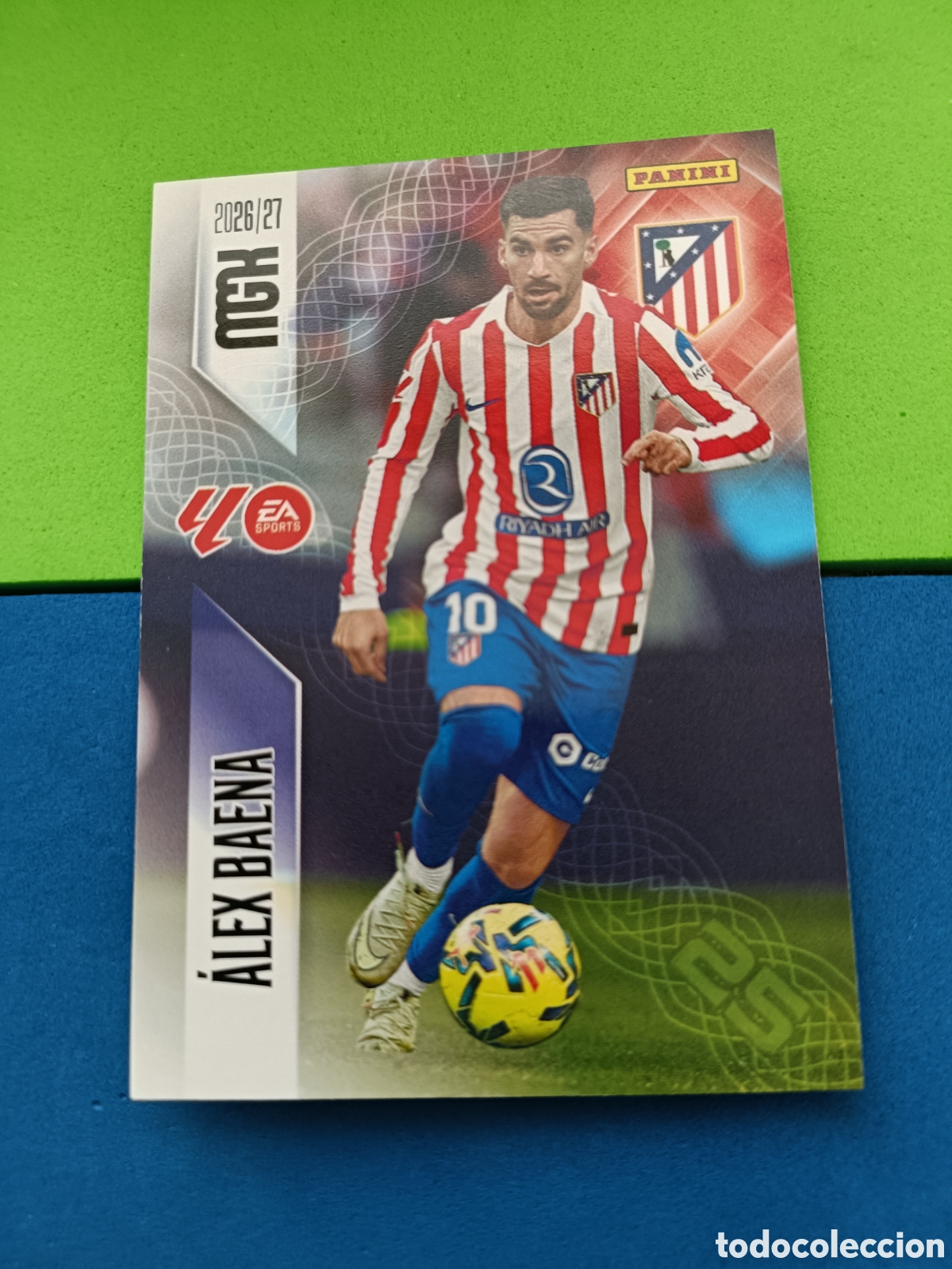 Cromos de f&uacute;tbol: PANINI 2026 2027 MGK MEGACRACKS 25 Aniversario - Atl&eacute;tico Madrid 67 Alex Baena