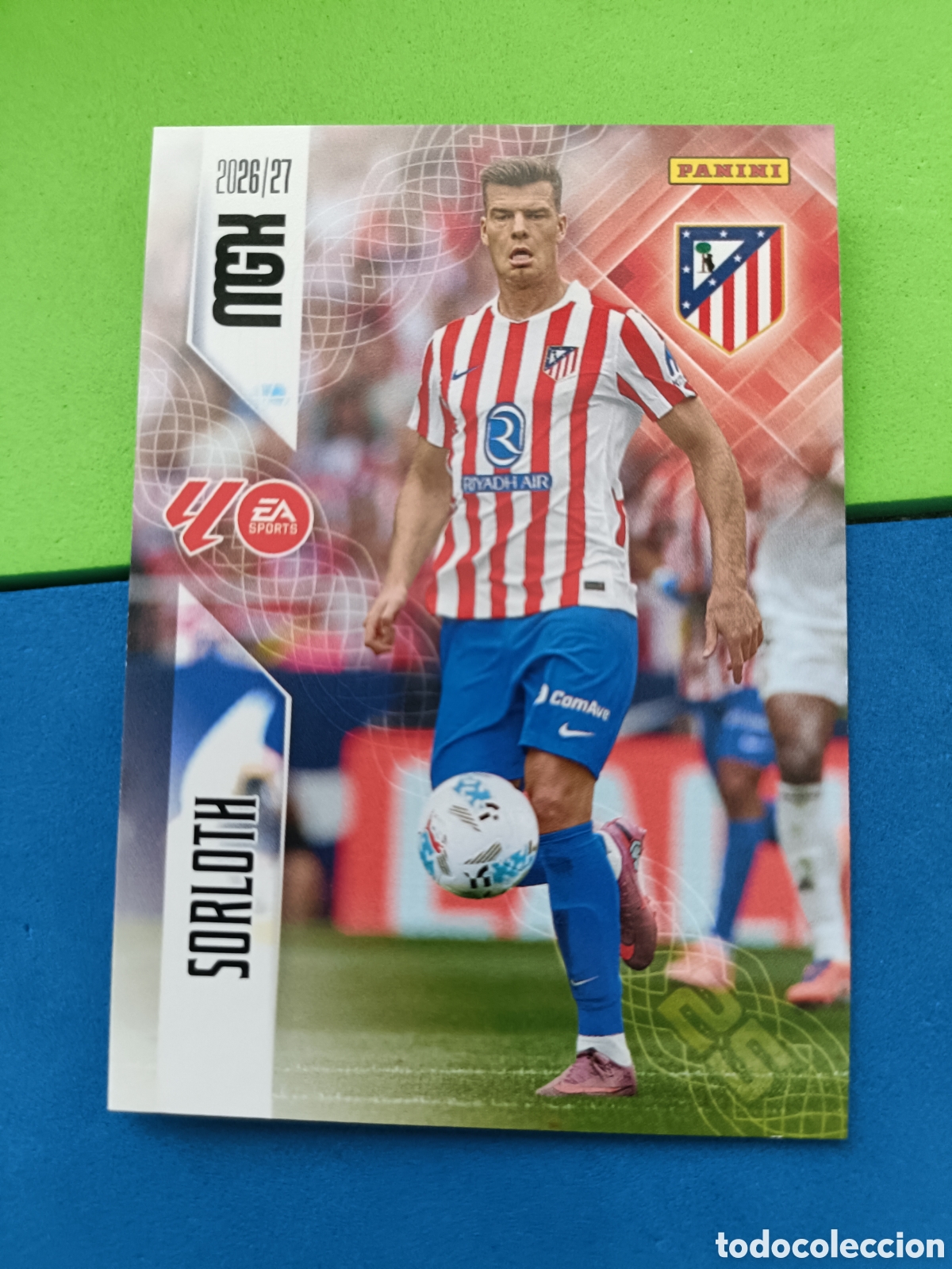 Cromos de f&uacute;tbol: PANINI 2026 2027 MGK MEGACRACKS 25 Aniversario - Atl&eacute;tico Madrid 72 Sorloth