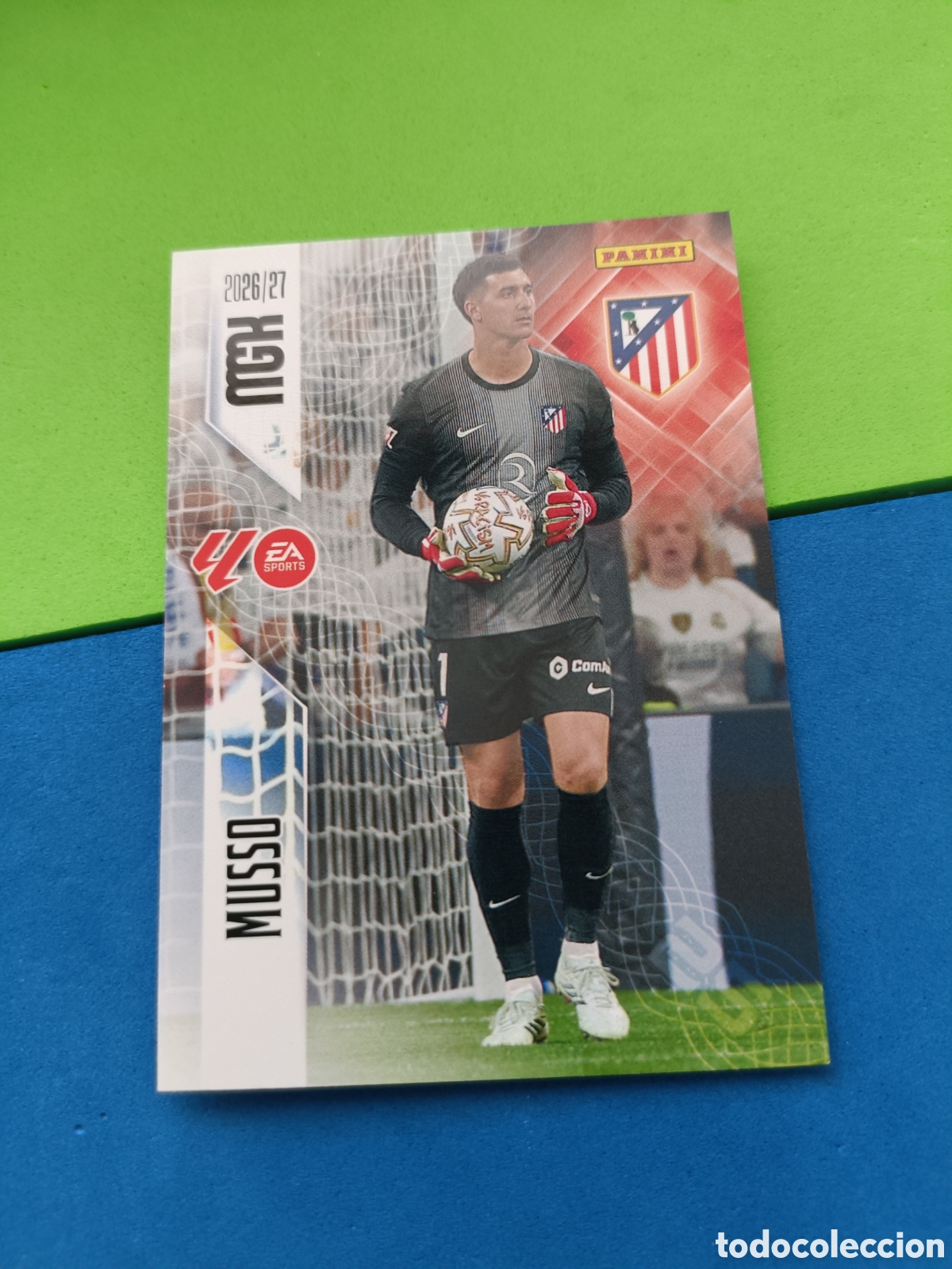Cromos de f&uacute;tbol: PANINI 2026 2027 MGK MEGACRACKS 25 Aniversario - Atl&eacute;tico Madrid 57 Musso