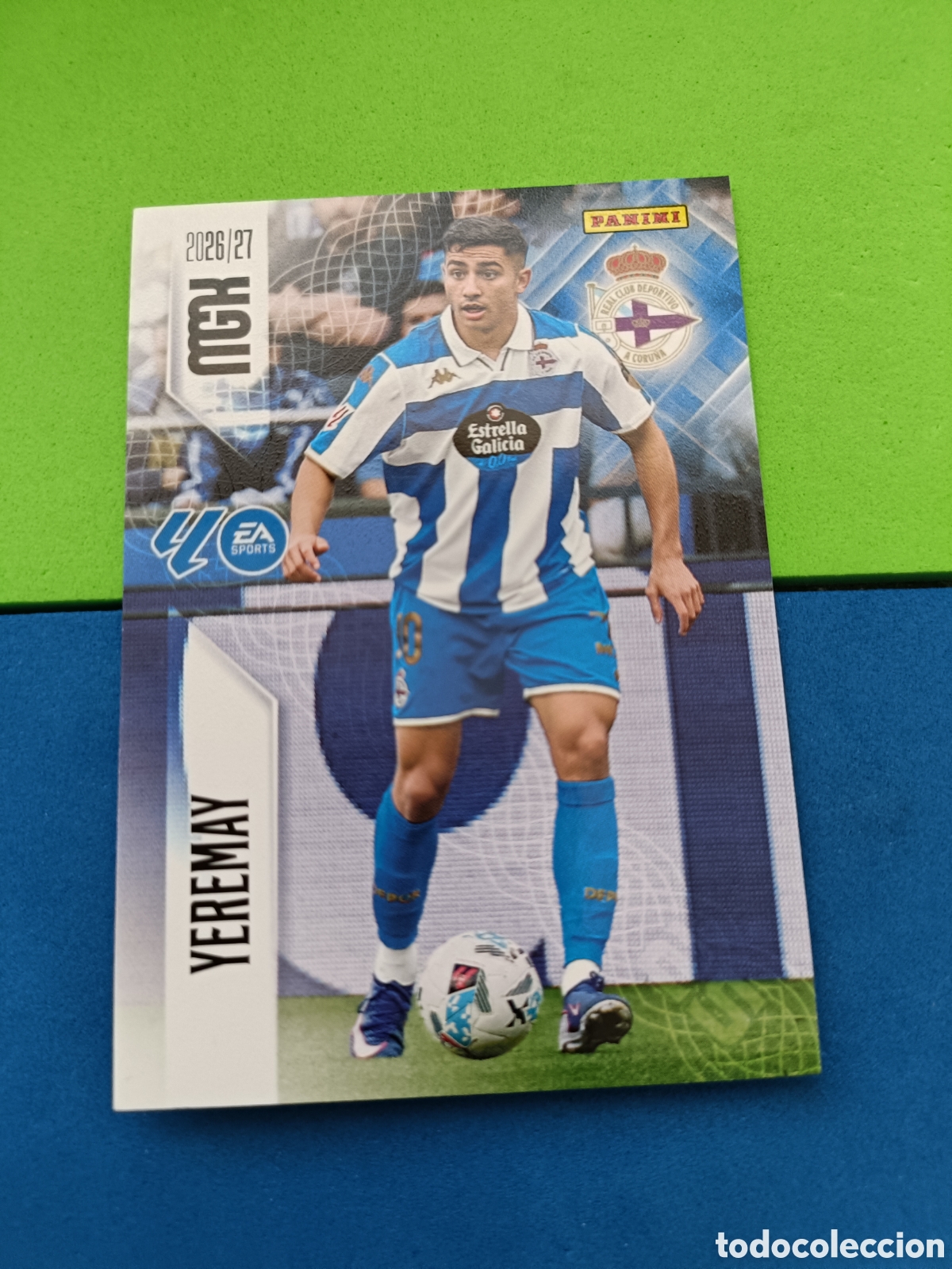 Cromos de f&uacute;tbol: PANINI 2026 2027 MGK MEGACRACKS 25 Aniversario - Deportivo Coru&ntilde;a 142 Yeremay