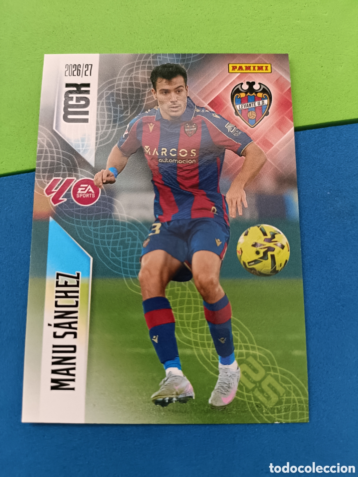 Cromos de f&uacute;tbol: PANINI 2026 2027 MGK MEGACRACKS 25 Aniversario - Levante 206 Manu S&aacute;nchez