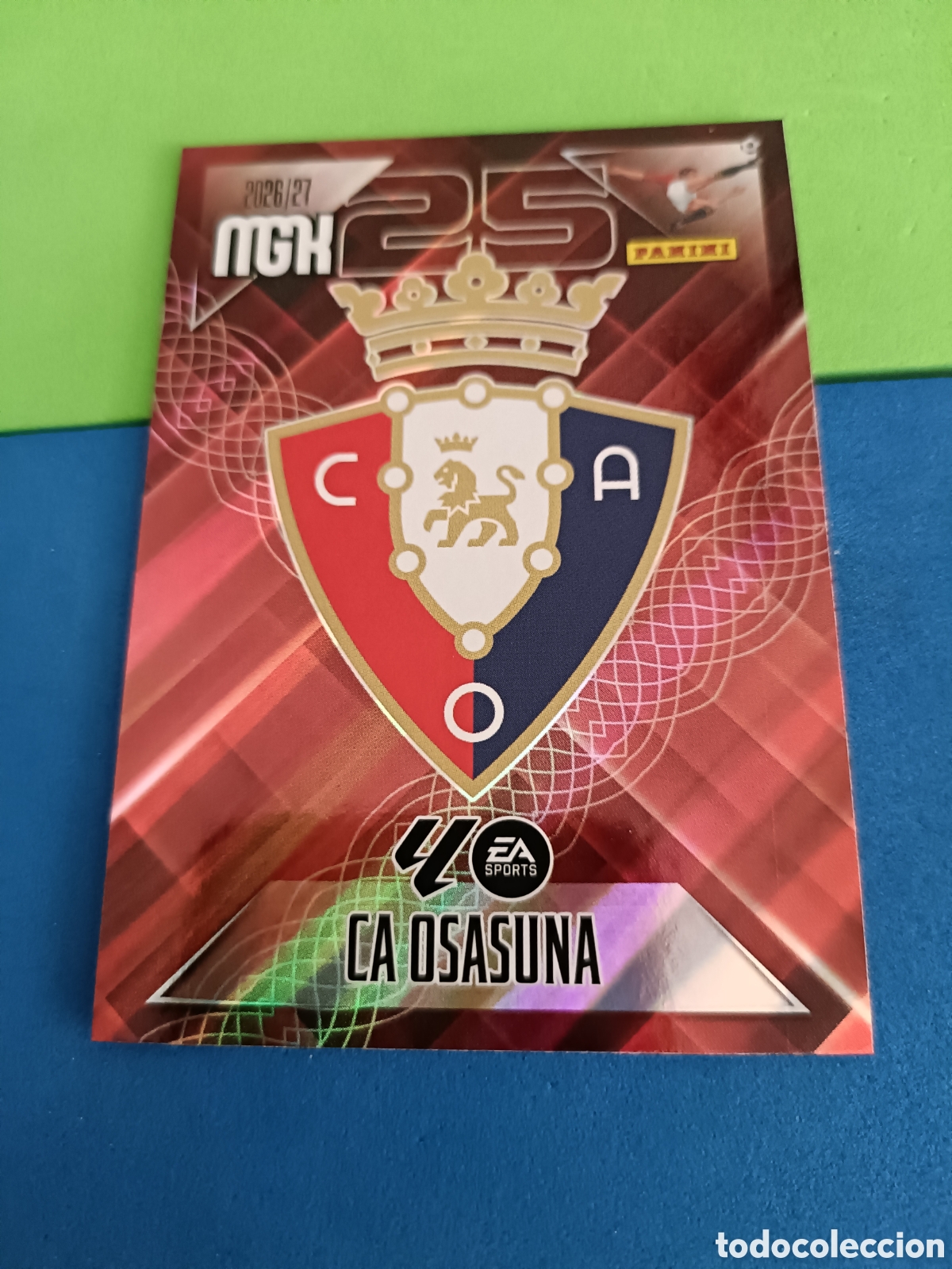 Cromos de f&uacute;tbol: PANINI 2026 2027 MGK MEGACRACKS 25 Aniversario - Osasuna 253 Escudo