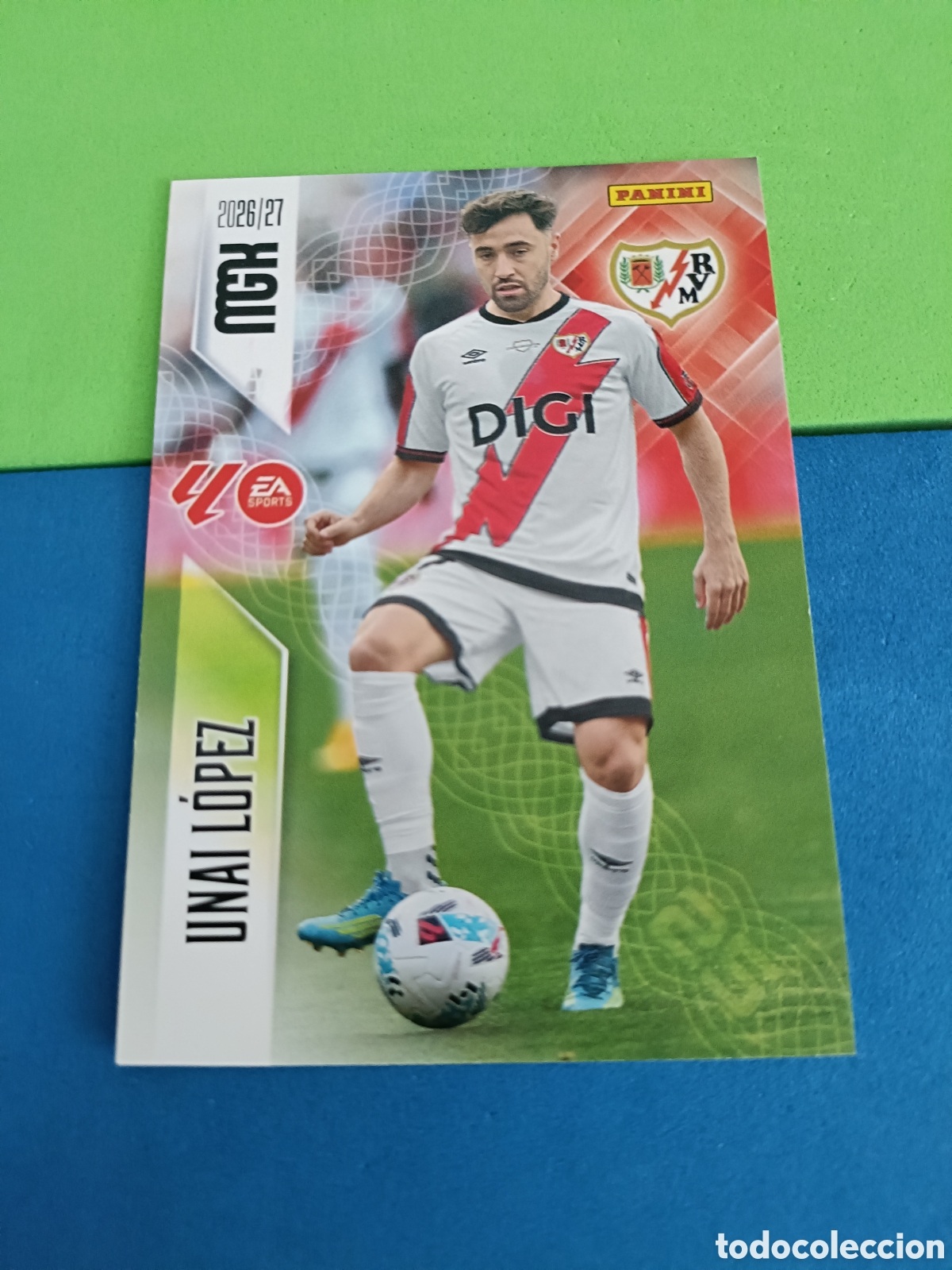 Cromos de f&uacute;tbol: PANINI 2026 2027 MGK MEGACRACKS 25 Aniversario - Rayo Vallecano 301 Unai L&oacute;pez