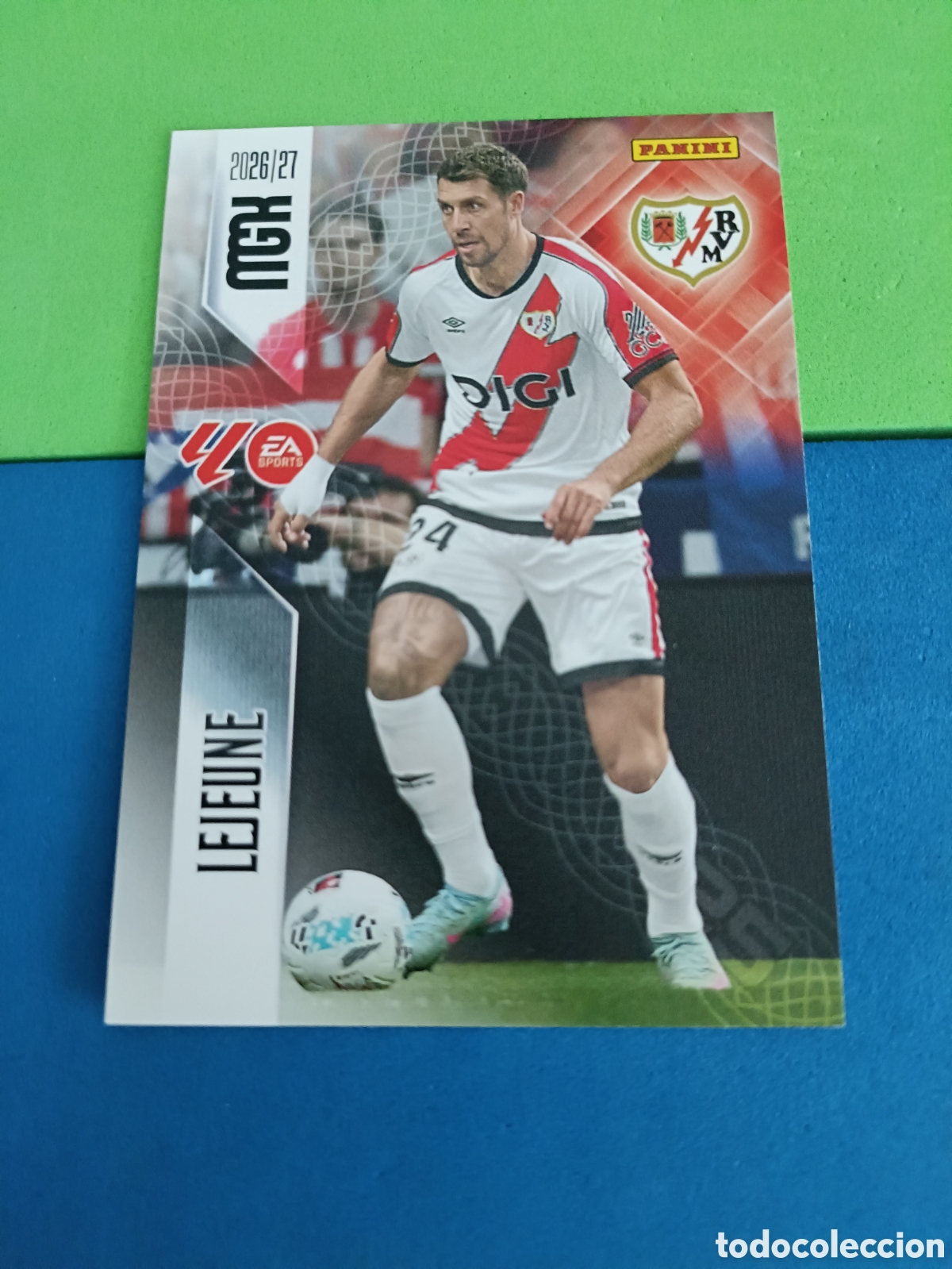 Cromos de f&uacute;tbol: PANINI 2026 2027 MGK MEGACRACKS 25 Aniversario - Rayo Vallecano 294 Lejeune