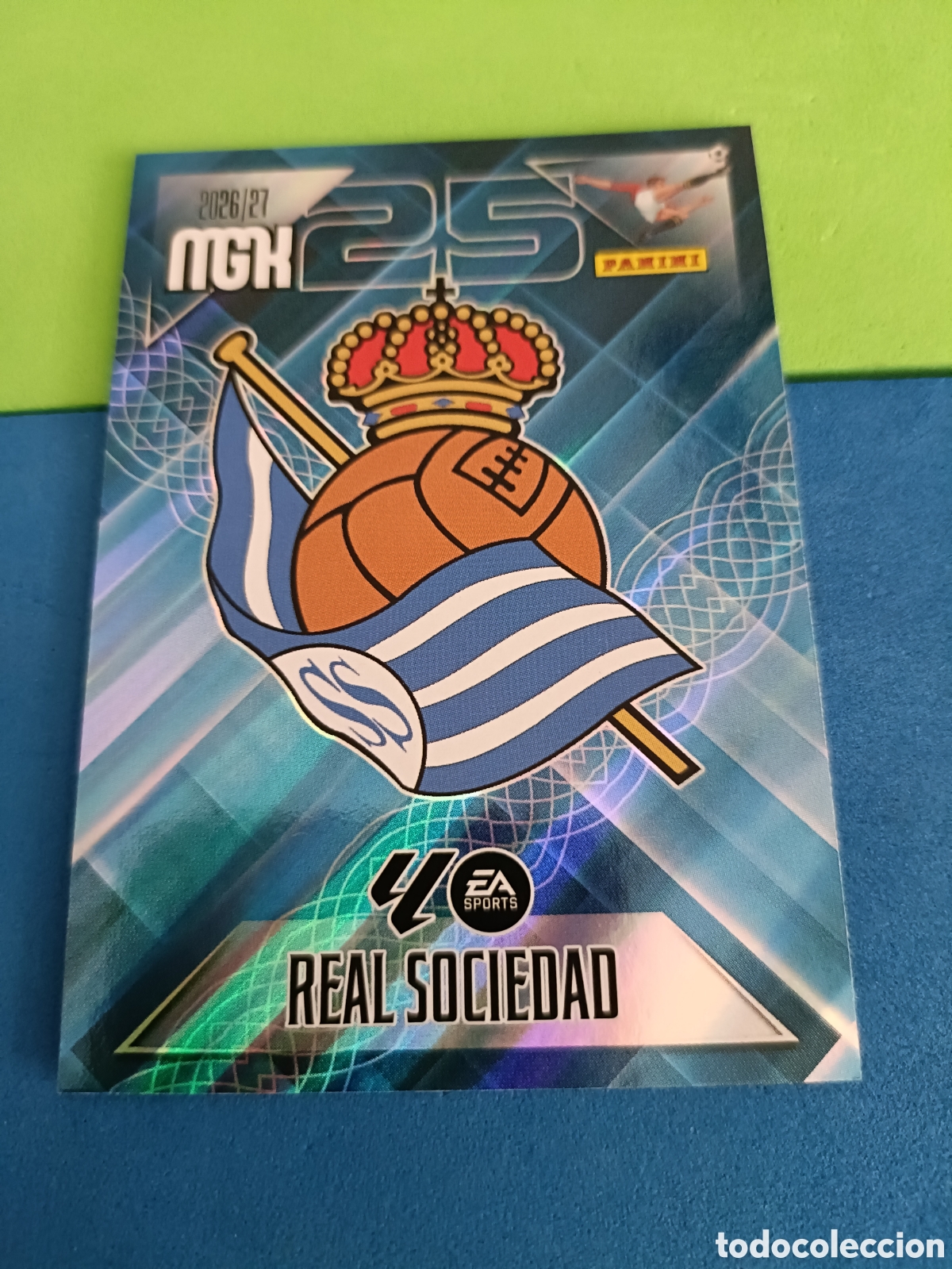 Cromos de f&uacute;tbol: PANINI 2026 2027 MGK MEGACRACKS 25 Aniversario - Real Sociedad 307 Escudo