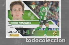 Cromos de f&uacute;tbol: CROMO DE LA LIGA DE F&Uacute;TBOL EDITO ESTE Y PANINI RIQUELME REAL BETIS N&ordm; 17 DE LIGA 2026 / 27