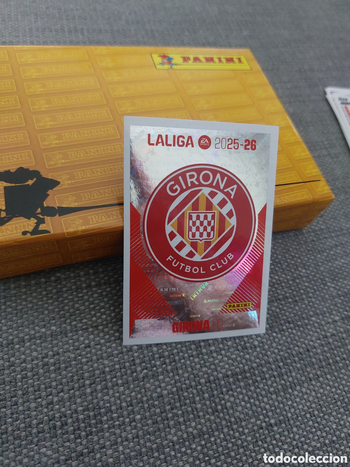 Cromos de f&uacute;tbol: 1 ESCUDO GIRONA PANINI LIGA ESTE 25 26 2025 2026