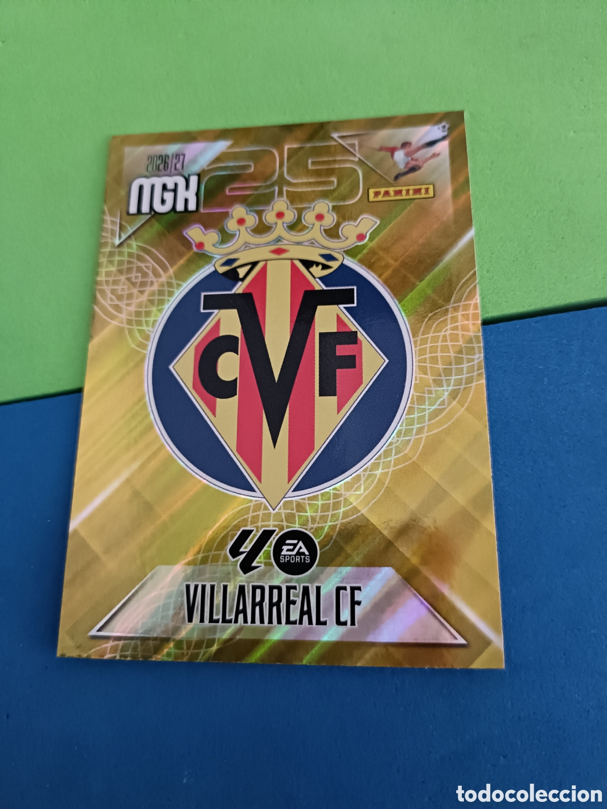 Cromos de f&uacute;tbol: PANINI 2026 2027 MGK MEGACRACKS 25 Aniversario - Villarreal 361 escudo