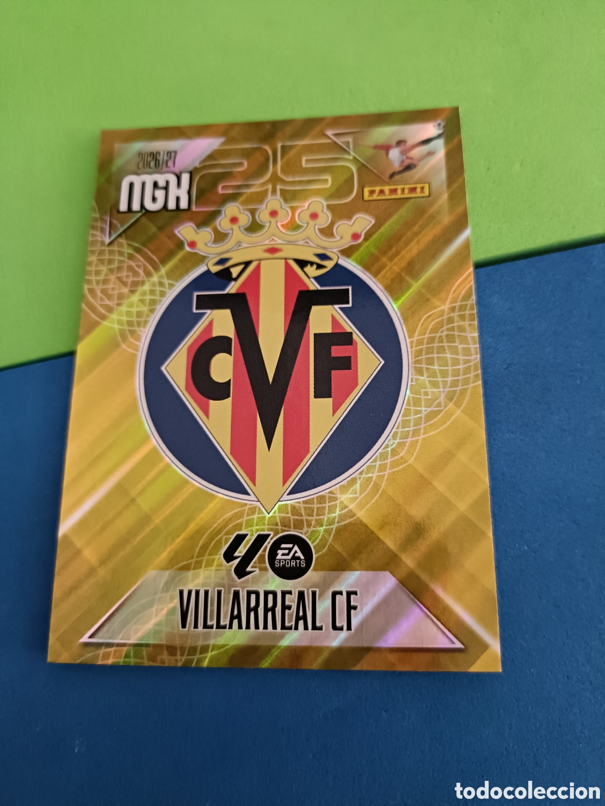Cromos de f&uacute;tbol: PANINI 2026 2027 MGK MEGACRACKS 25 Aniversario - Villarreal 361 Escudo