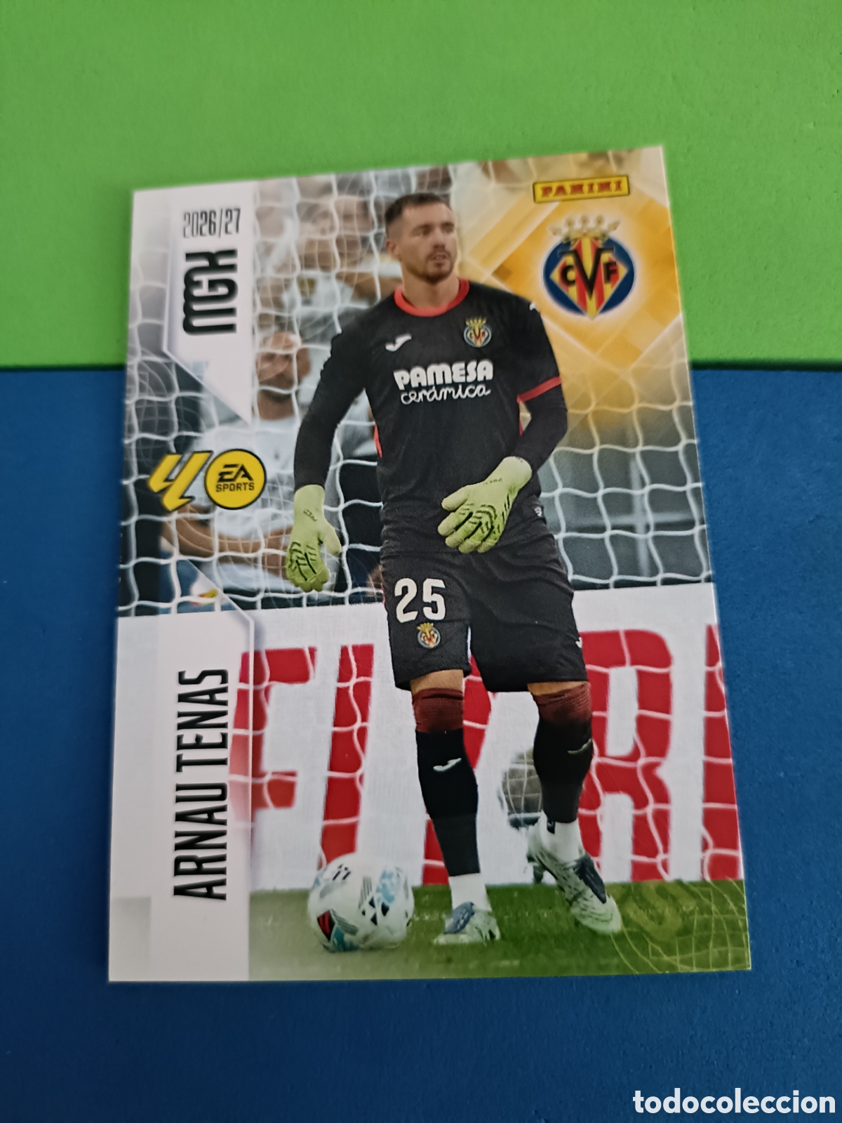 Cromos de f&uacute;tbol: PANINI 2026 2027 MGK MEGACRACKS 25 Aniversario - Villarreal 363 Arnau Tenas