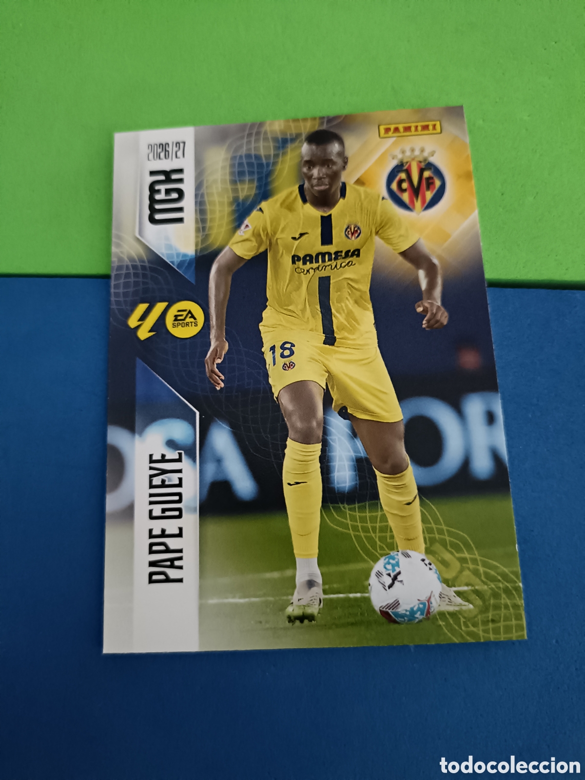 Cromos de f&uacute;tbol: PANINI 2026 2027 MGK MEGACRACKS 25 Aniversario - Villarreal 372 Pape Gueye