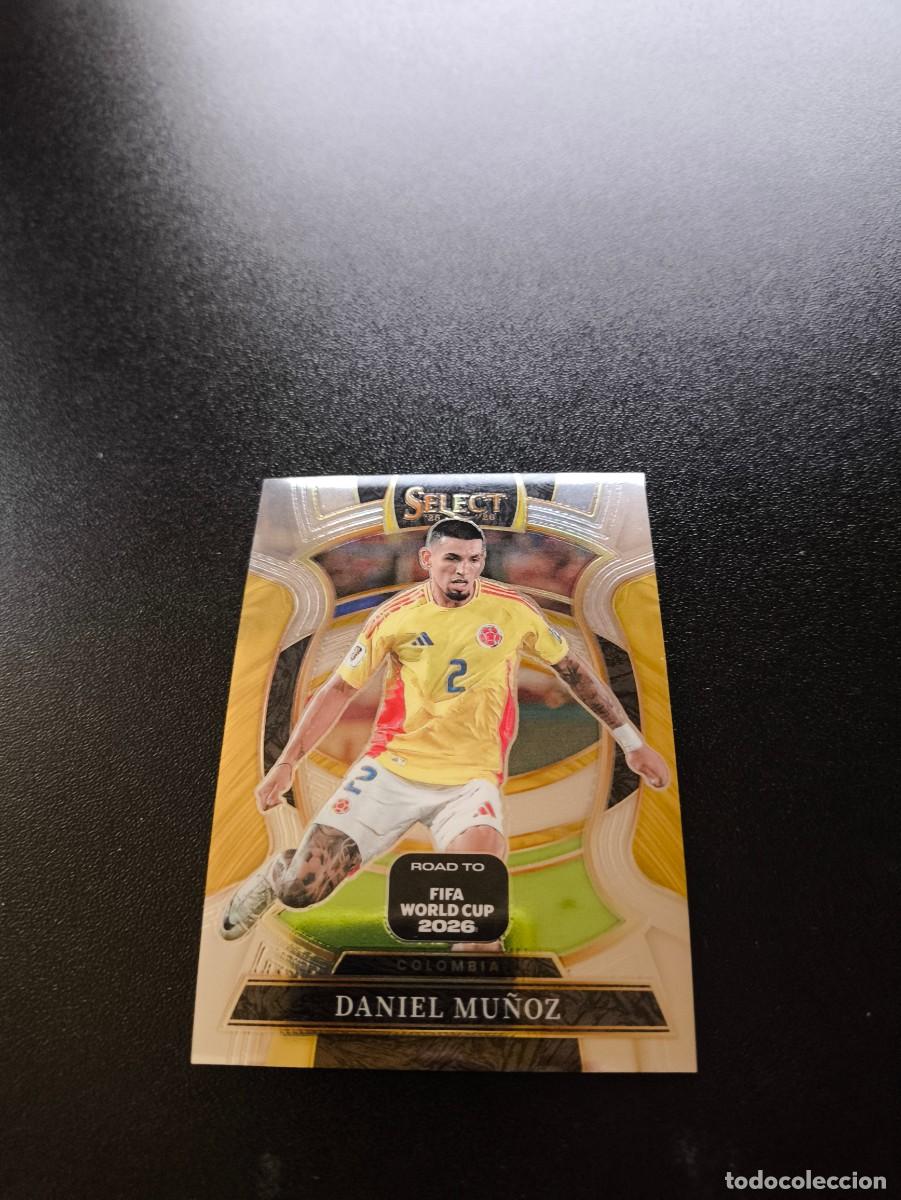 Cromos de f&uacute;tbol: 12 Daniel Mu&ntilde;oz COLOMBIA PANINI SELECT ROAD TO FIFA WORLD CUP MUNDIAL 2026 NO LIGA ESTE