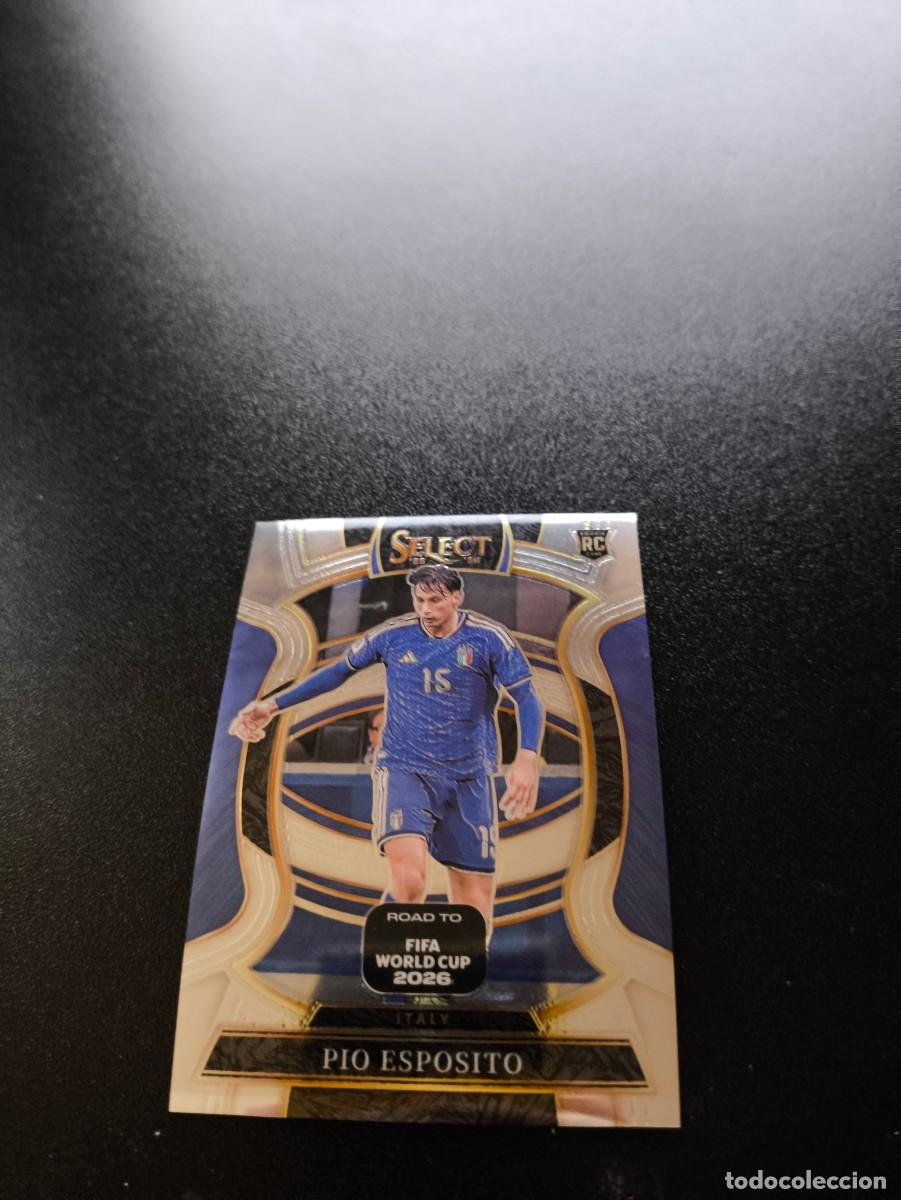 Cromos de f&uacute;tbol: 31 Pio Esposito ROOKIE ITALIA TERRACE PANINI SELECT ROAD TO FIFA WORLD CUP MUNDIAL 2026 NO LIGA ESTE