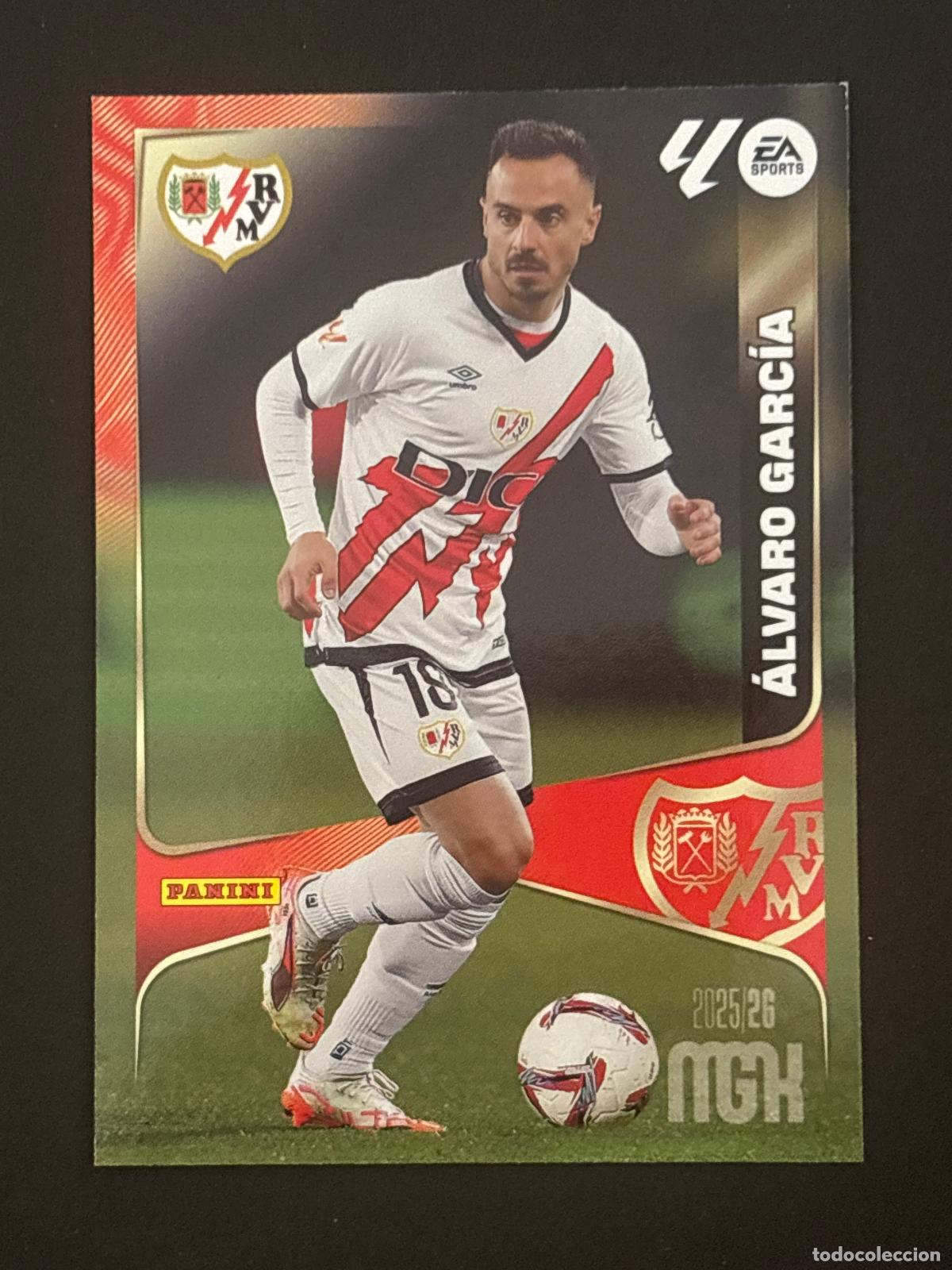 Fu&szlig;ball-Sticker: 304 &Aacute;LVARO GARC&Iacute;A RAYO MEGACRACKS MGK 25-26 2025-2026 PANINI LIGA