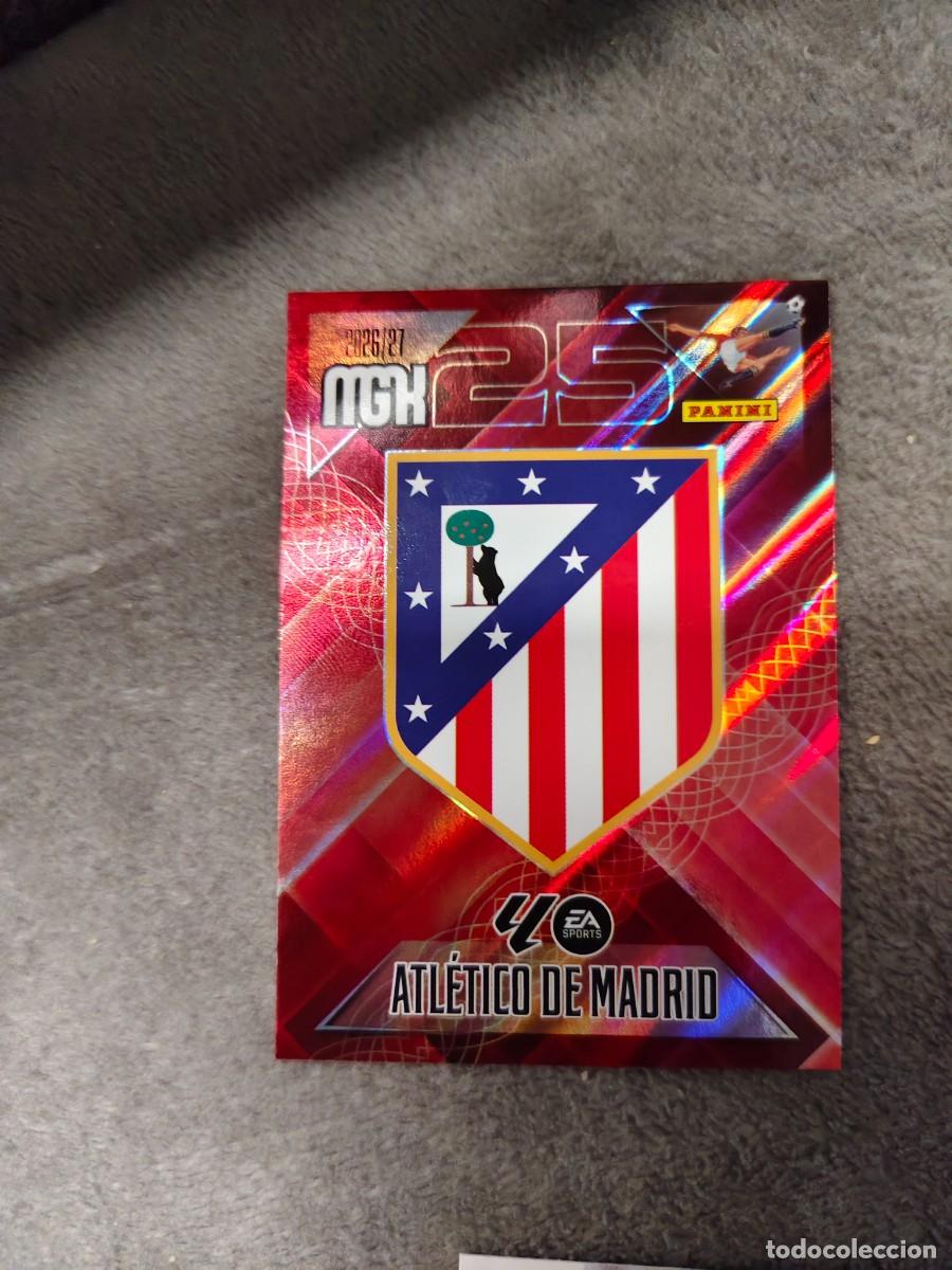 Cromos de f&uacute;tbol: 55 MEGACRACKS MGK 2026 27 ESCUDO ATL&Eacute;TICO DE MADRID BASE CARD 26 2027 PANINI AAW