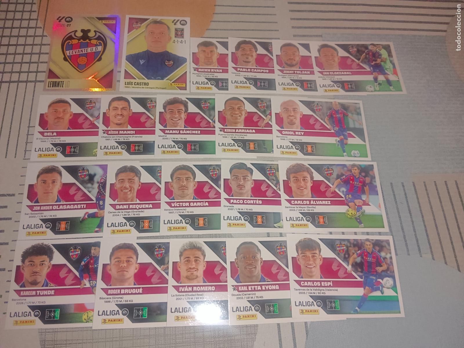Cromos de f&uacute;tbol: TEMPORADA 2026 2027 26 27 EQUIPO LEVANTE COMPLETO 21 EQUIPO BASICO CROMOS NUEVOS