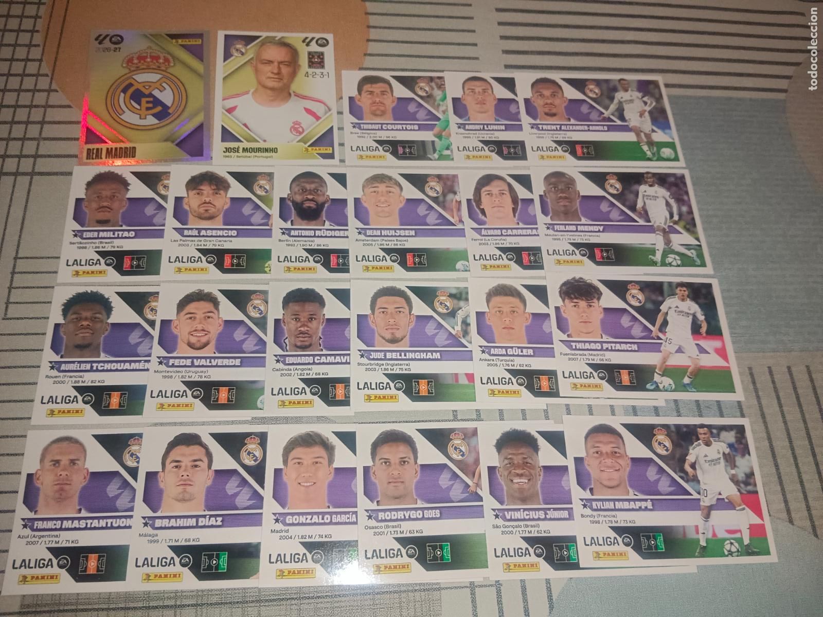 Cromos de f&uacute;tbol: TEMPORADA 2026 2027 26 27 EQUIPO REAL MADRID COMPLETO 23 EQUIPO BASICO CROMOS NUEVOS