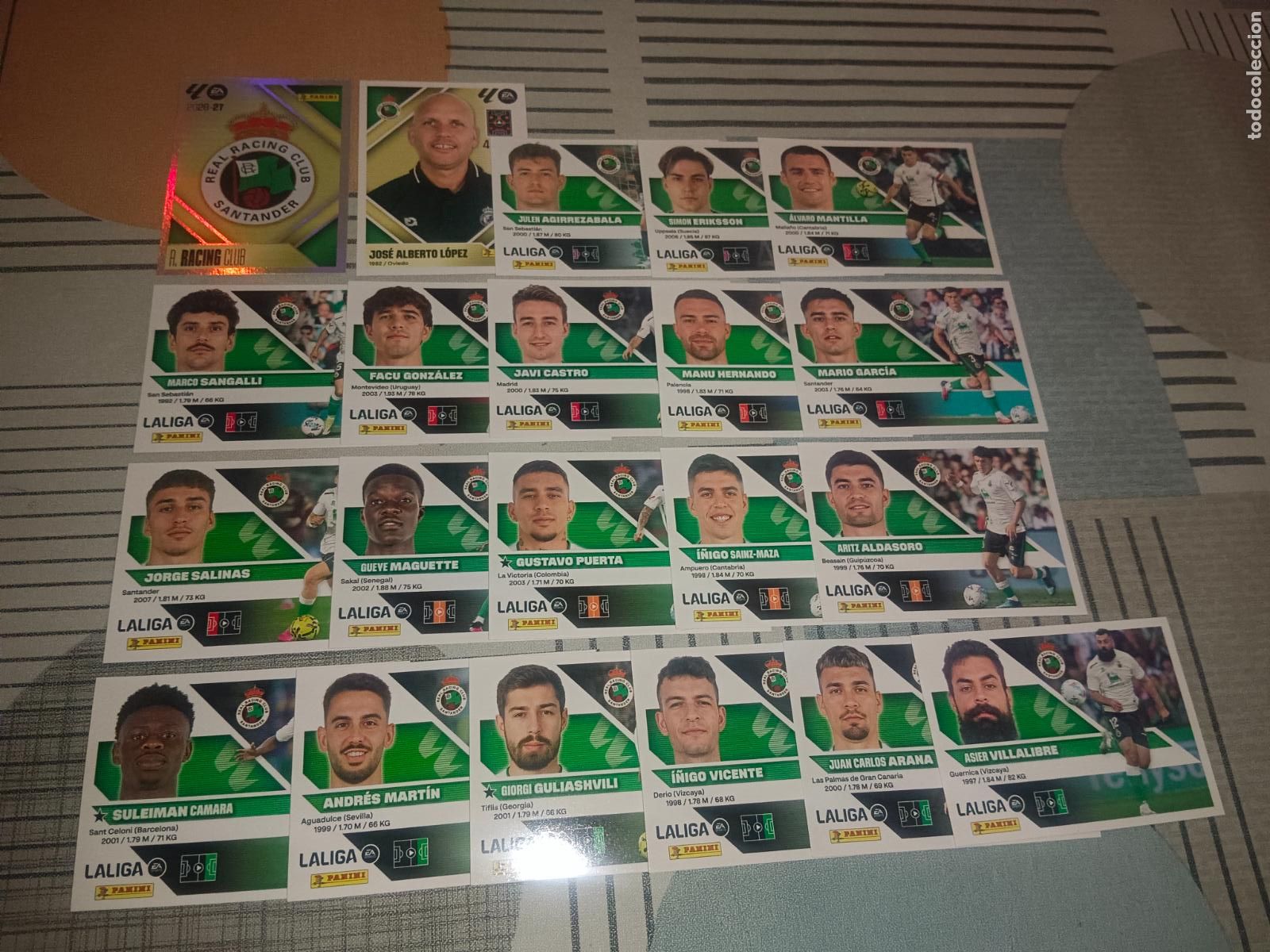 Cromos de f&uacute;tbol: TEMPORADA 2026 2027 26 27 EQUIPO RACING DE SANTANDER COMPLETO 21 EQUIPO BASICO CROMOS NUEVOS