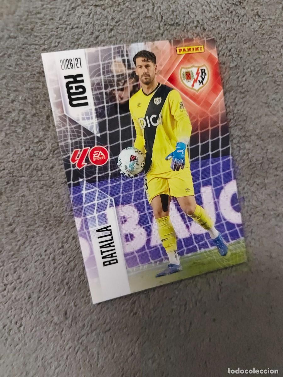 Fu&szlig;ball-Sticker: 290 MEGACRACKS MGK 2026 27 BATALLA RAYO VALLECANO BASE CARD 26 2027 PANINI AAW