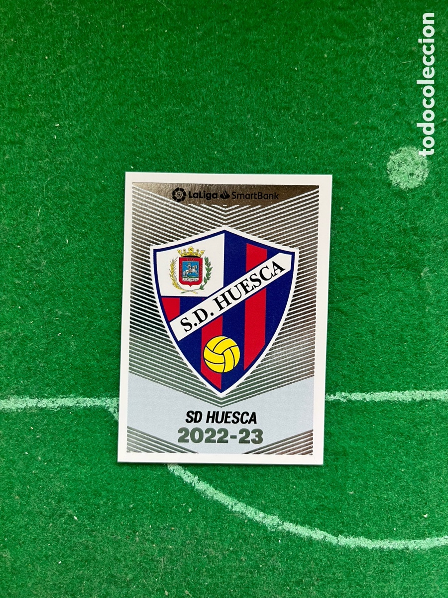 Cromos de f&uacute;tbol: 8 HUESCA LIGA ESTE 2022 2023 PANINI ESCUDO SEGUNDA DIVISI&Oacute;N