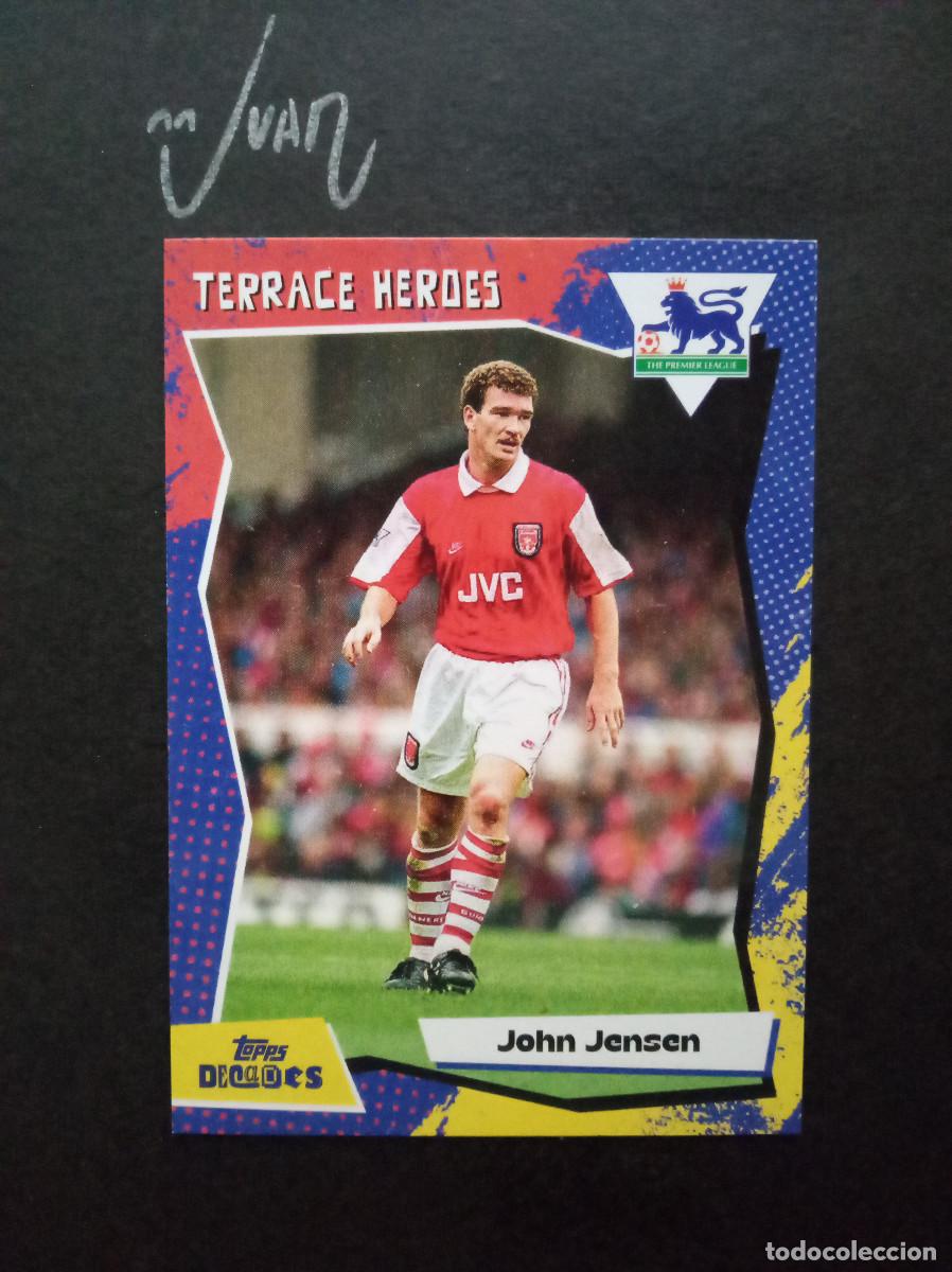 Cromos de f&uacute;tbol: TERRACE HEROES JOHN JENSEN ARSENAL DINAMARCA ⚽ TOPPS &reg; DECADES 1990's PREMIER 2025 25 NUEVO