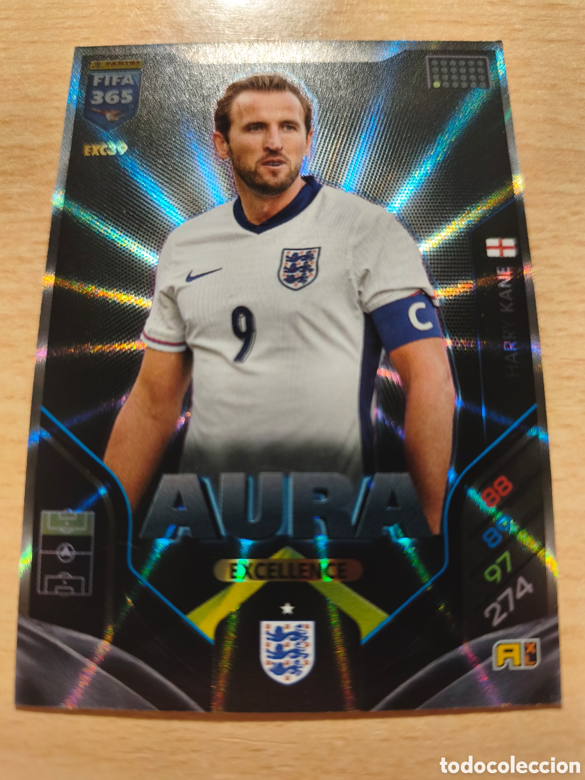 Cromos de f&uacute;tbol: EXC 39 HARRY KANE INGLATERRA ENGLAND AURA EXCELLENCE FIFA 365 2025 2026 PANINI 25 26 EXC30