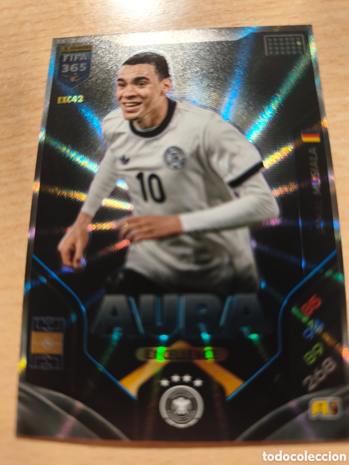 Figurine di Calcio: EXC 42 MUSIALA ALEMANIA GERMANY AURA EXCELLENCE FIFA 365 2025 2026 PANINI 25 26 EXC42