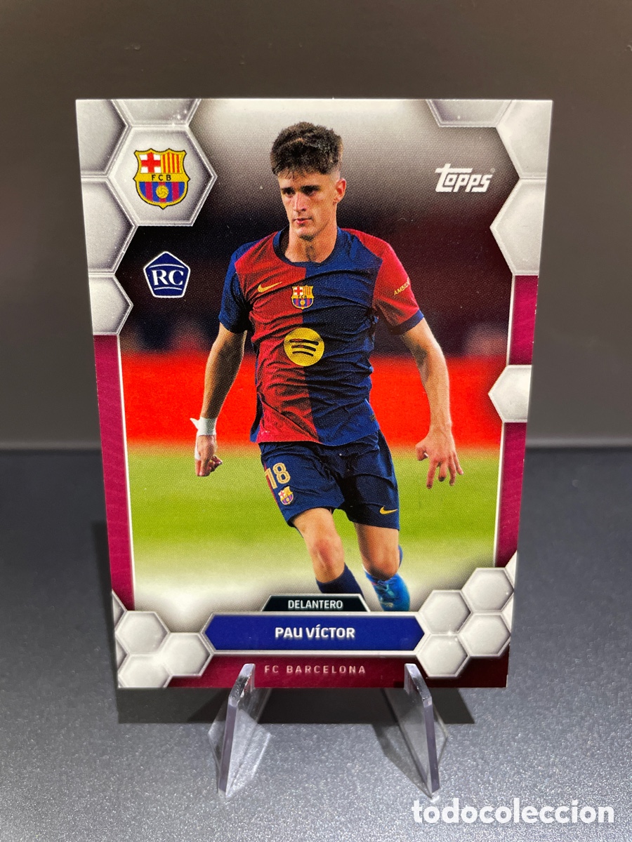 Figurine di Calcio: Pau Victor 19 Rookie FC Barcelona Fan Set 2024-25 Topps