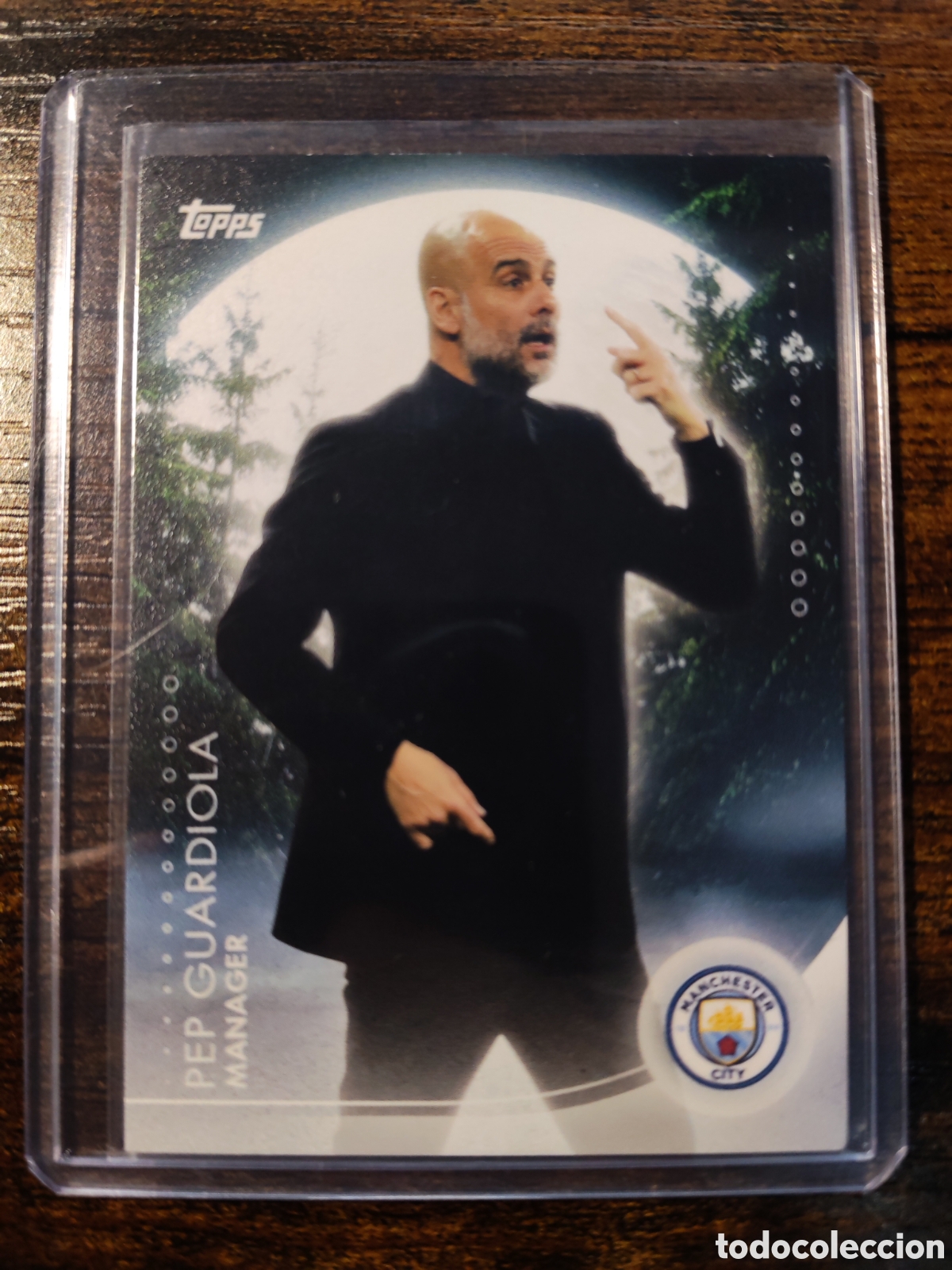 Cromos de f&uacute;tbol: Pep Guardiola Manchester City Topps Blue Moon 24-25 MO-1